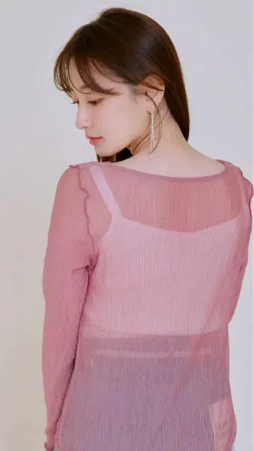 COHINA 브라이트 시어 플리츠 상의