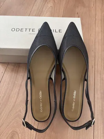 [새상품급] Odette e Odile 블랙 펌프스 23.5cm