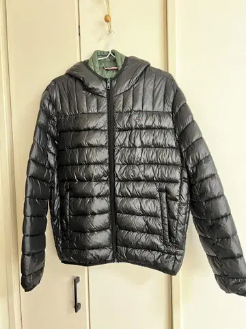 TOMMY HILFIGER 후드 부착 블랙 다운 자켓