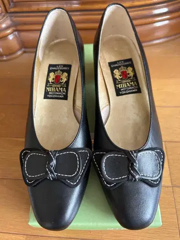 미사용 하자품 MIHAMA 블랙 리본 포함 펌프스 중간 힐