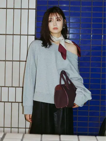 Mila Owen 멀티웨이 오프숄더 맨투맨 풀오버