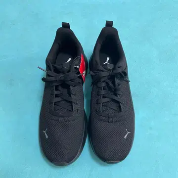 새상품 28cm Puma 블랙 스니커즈