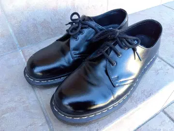 주말 특가 Dr. Martens 블랙 레이스업 슈즈