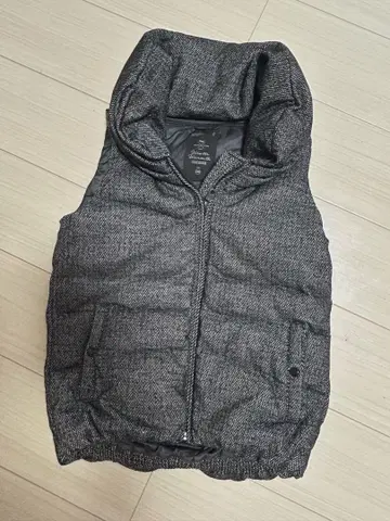 그레이 계열 후드 부착 다운 베스트 여성용