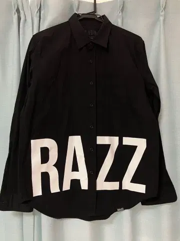 RAZZIS 블랙 셔츠