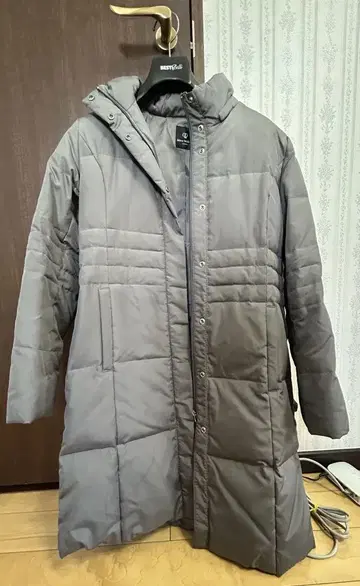 그레이 다운 자켓 M 사이즈 Mille McLean