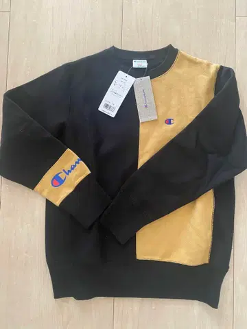 Champion 블랙/골드 맨투맨 S