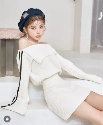 다리치 오프숄더 라인 니트 미니 원피스 화이트