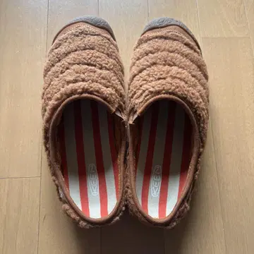 KEEN 브라운 슬립온
