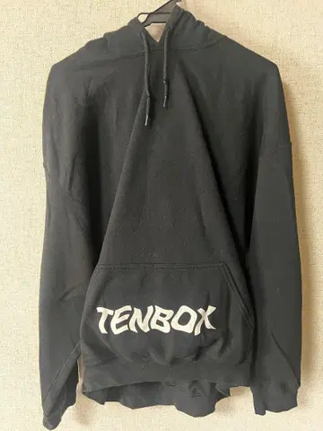 TENBOX 10 블랙 후드티 그래픽
