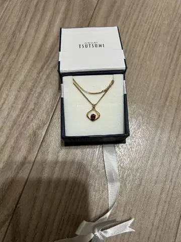 골드 컬러 목걸이