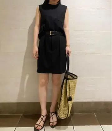 Mila Owen 미니 스커트