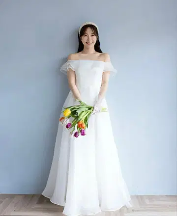 화이트 오프숄더 웨딩 드레스