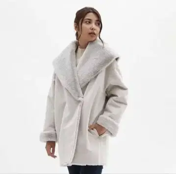 지유 GU 빅 칼라 무스탕 터치 코트 M 사이즈 그레이