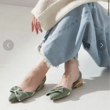 HEWN POINTED BOW S-BACK 리본 포함 펌프스
