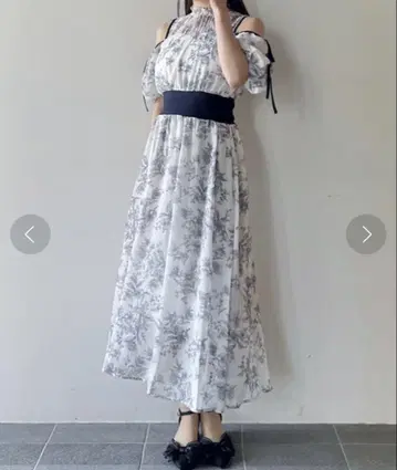 [ 미사용 새상품 ] NOMAE 컷 아웃 리본 꽃무늬 원피스 네이비