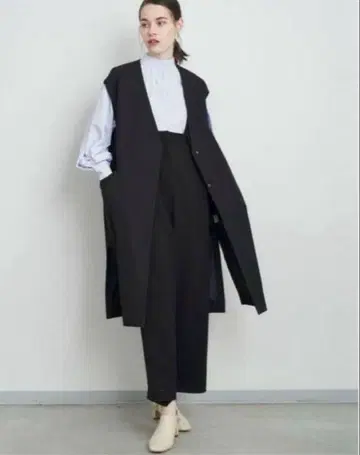 [새상품급] ELENDEEK 엘렌딕 V넥 노카라 롱베스트 블랙
