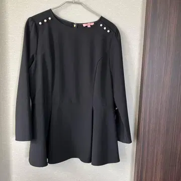 [ 새상품급 ] TOCCA 플럼 상의 다크 네이비 사이즈 4