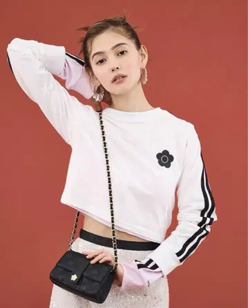 릴리 브라운 마리콴트 크롭T셔츠