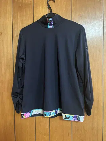 LEONARD SPORT 블랙 하이넥