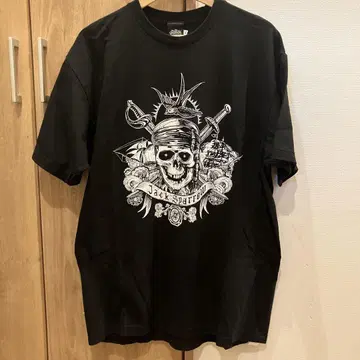 디즈니 파이리츠 오브 카리브 T 셔츠 XL