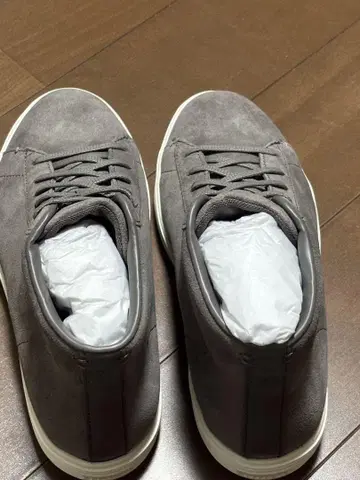 그레이 하이컷 스니커즈