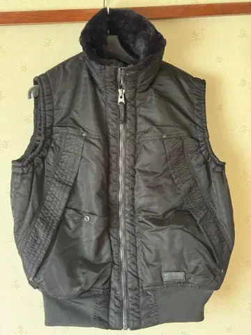 퍼 카라 부착 블랙 퀼팅 다운 베스트 중고품