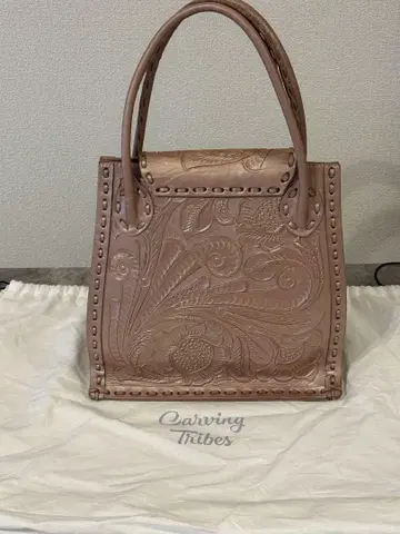 Carving Tribes 엠보싱 가죽 백 베이지