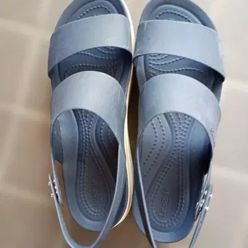 crocs 샌들 브루클린 로우 웨지 25cm