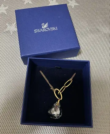 Swarovski 블랙 크리스탈 목걸이