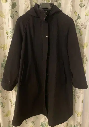 AVV 후드 부착 블랙 코트