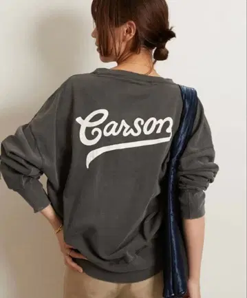 [ HOLIDAYS COMFORT ] VINTAGE 가공 로고 맨투맨