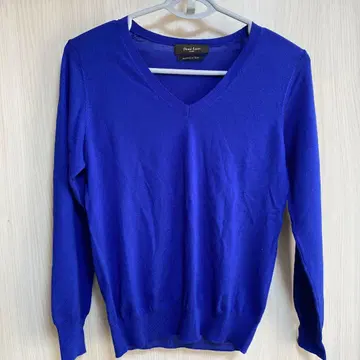 데미룩스 빔즈 V넥 니트