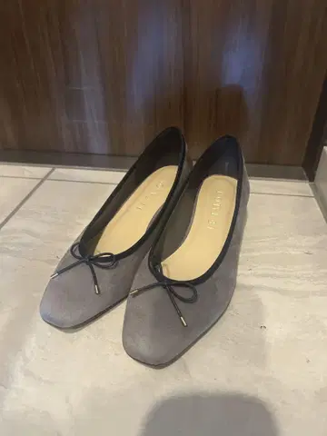 그레이 리본 포함 발레 슈즈 약 3cm 힐