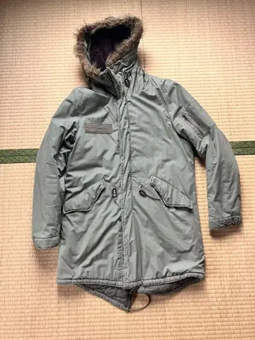 퍼 포함 그레이 모즈 코트