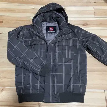 새상품급 퀵실버 Quiksilver 후드 부착 자켓 사이즈 M
