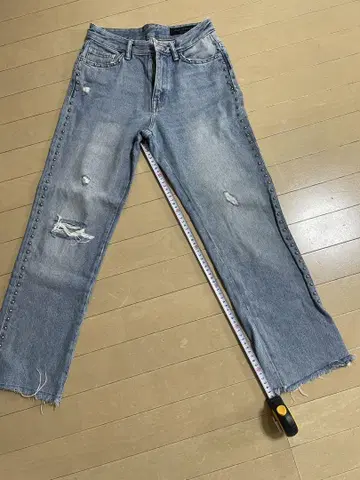 가로 라인 스터드 장식, 라이트 블루 스트레이트 데님