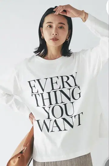 EVERYTHING YOU WANT 긴팔T셔츠 화이트 chignon