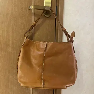 어반 리서치 브라운 가죽 숄더백