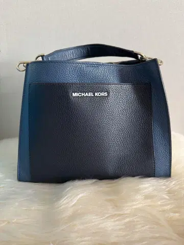 MICHAEL KORS 네이비 핸드백