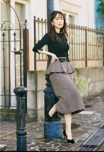 스트로베리 필드 페플럼 타이트 스커트