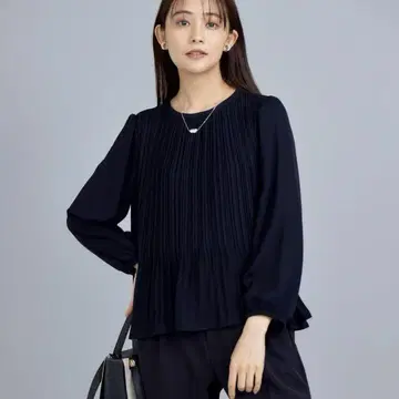 새상품급 쿠미쿄쿠 플리츠 드레이프 블라우스 L 사이즈