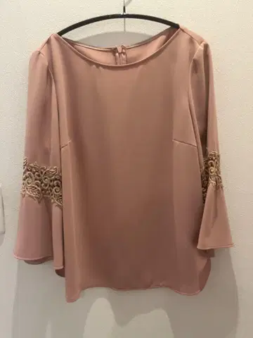 ANAYI 더블 크로스 소매 레이스 블라우스