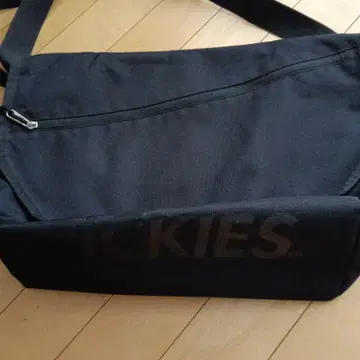 Dickies 숄더백 블랙