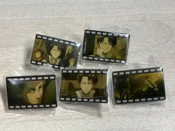 진격의 거인 리바이 세븐일레븐 후회 없는 선택 핀 배지