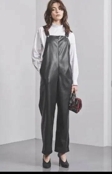 유나이티드 애로우즈 인조 가죽 살로펫 블랙 38