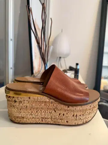 끌로에 브라운 가죽 웨지 샌들