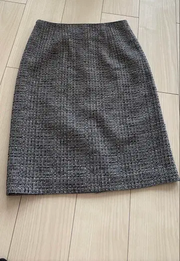 로트레아몽 트위드 타이트 스커트 착용 1회