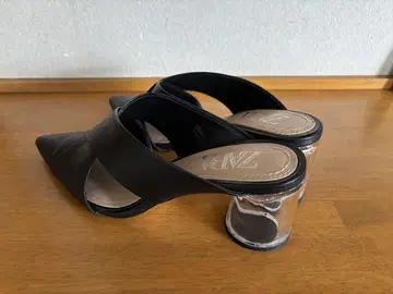 ZARA 크로스 디자인 클리어 힐 뮬 37