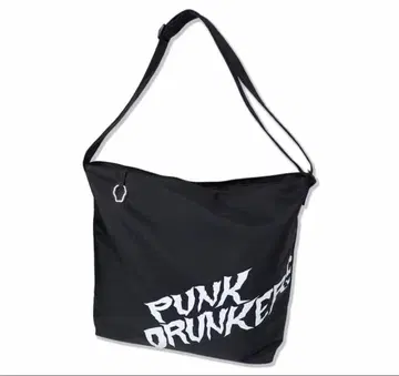 미사용 새상품 [ PUNK DRUNKERS ] 메신저 백 완판템 블랙